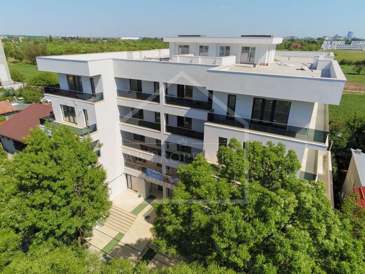 Apartament cu 4 camere decomandat în Băneasa
