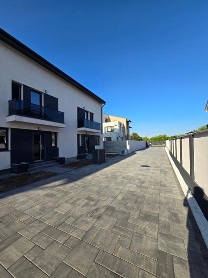 Duplex cu 4 camere cu Teren 300 Mp în Central
