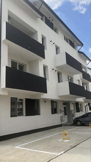 Apartament cu 2 camere decomandat în Roșu — fotografia 1