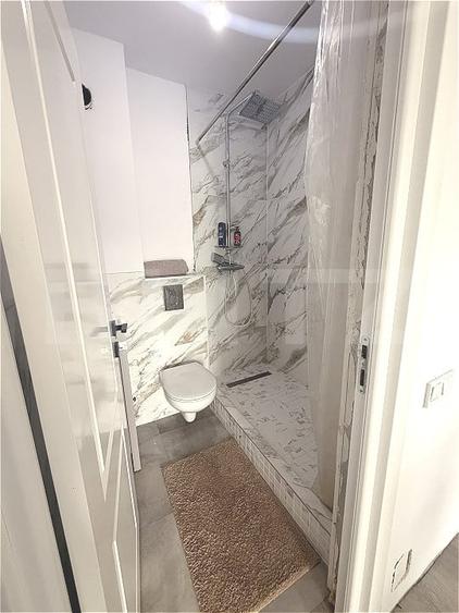 Apartament cu 3 camere semidecomandat, mobilat în Florești