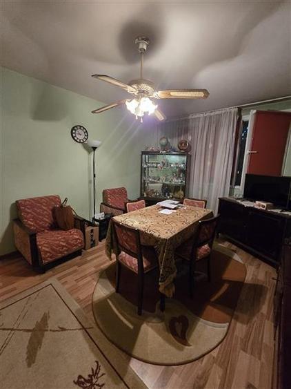 Apartament cu 3 camere semidecomandat în Brâncoveanu