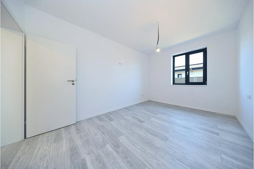 Casă cu 4 camere cu Teren 500 Mp în Central