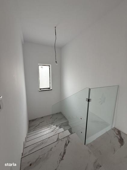 Casă cu 4 camere în Costi