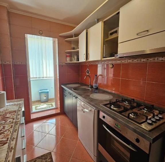 Apartament cu 3 camere decomandat în Astra