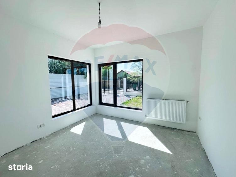 Casă cu 4 camere cu Teren 268 Mp în Crevedia