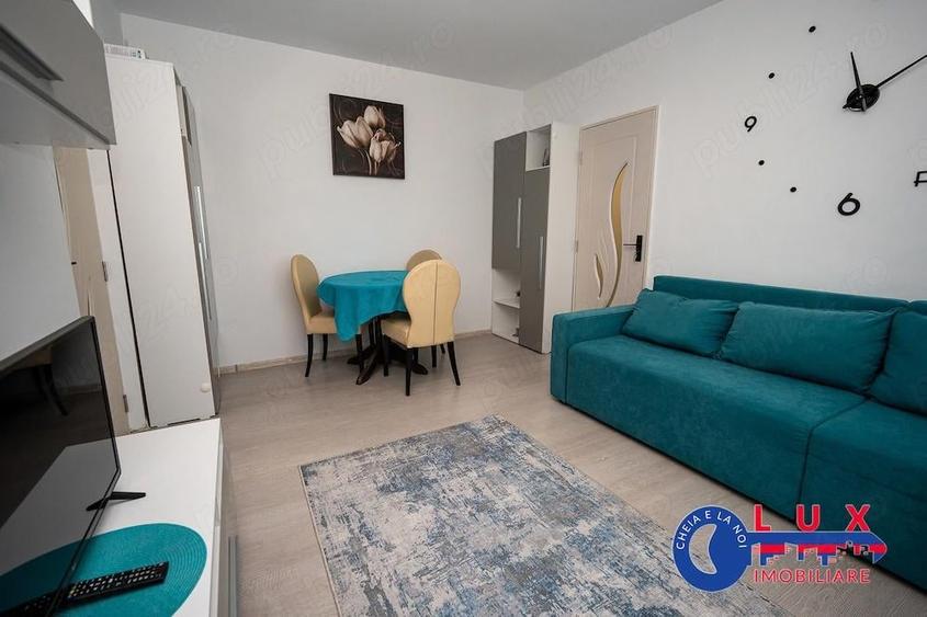 Apartament cu 3 camere semidecomandat în Big