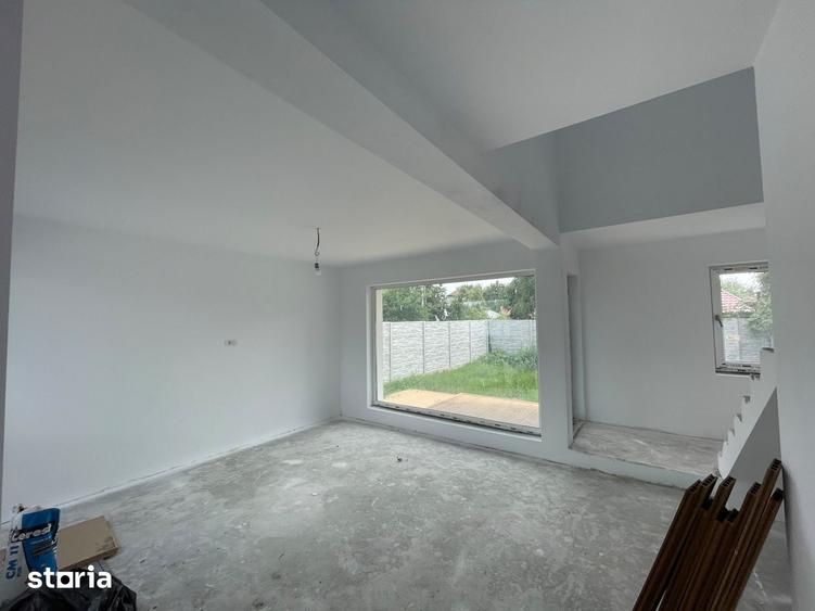 Casă cu 5 camere cu Teren 330 Mp în Plopi