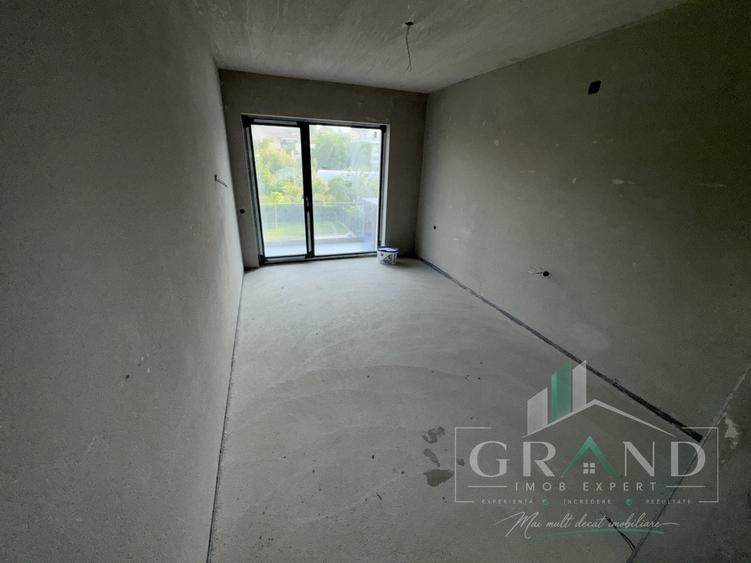 Apartament cu 4 camere semidecomandat în Andrei Mureșanu