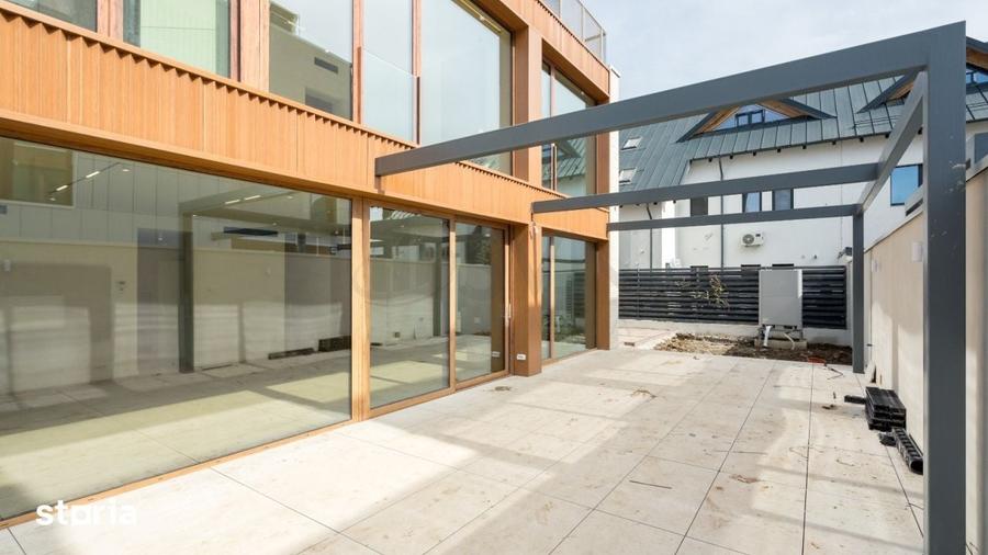 Casă cu 6 camere cu Teren 425 Mp în Central