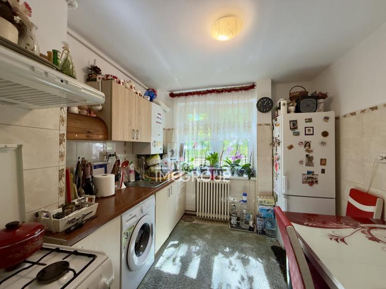 Apartament cu 3 camere semidecomandat, mobilat în Gheorgheni