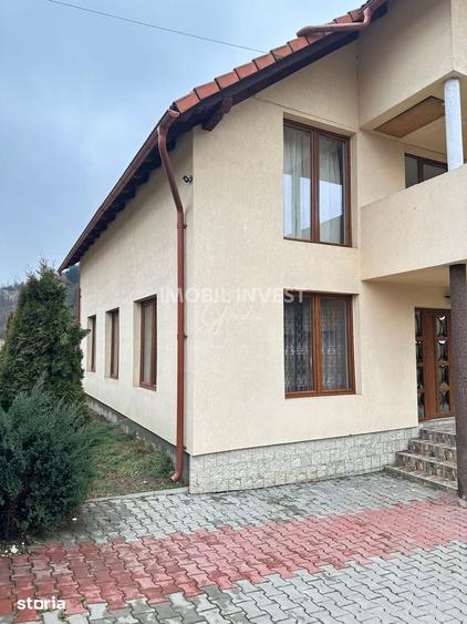 Casă cu 5 camere cu Teren 700 Mp în Sohodol