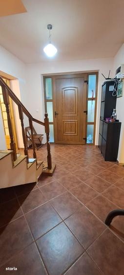 Casă cu 4 camere în Gara de Est
