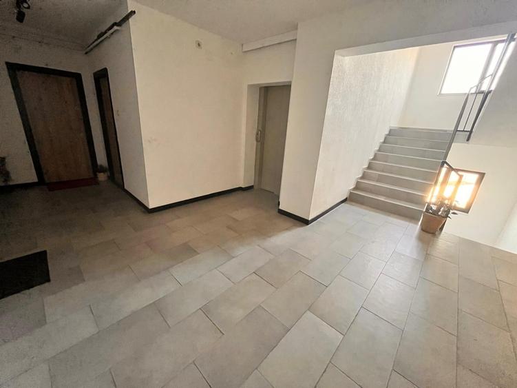 Apartament cu 3 camere semidecomandat, mobilat în Florești