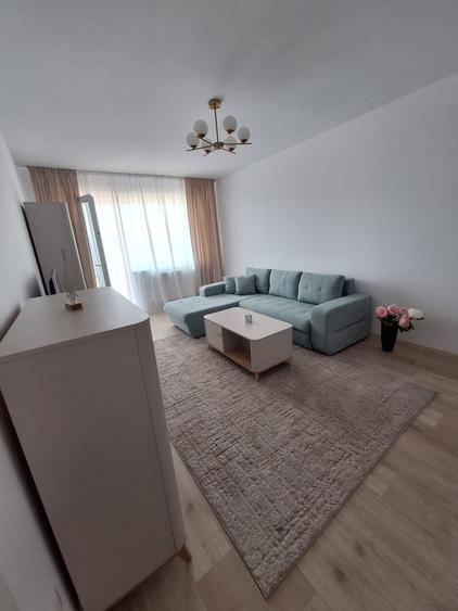 Apartament cu 2 camere decomandat în Tractorul