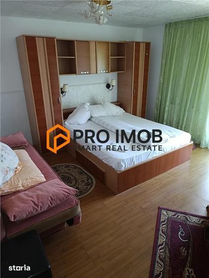 Casă cu 8 camere decomandat cu Teren 2100 Mp în Pârscov