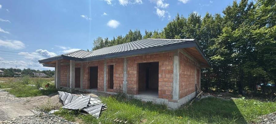 Casă cu 3 camere în Satu Nou de Sus