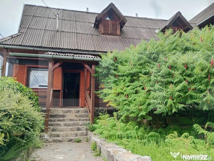 Casă cu 7 camere cu Teren 1384 Mp în Cernat
