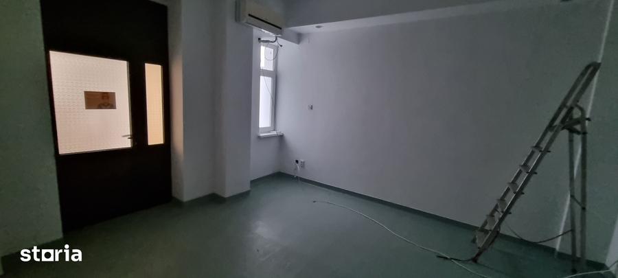 Spațiu comercial, de 900 mp, în Central
