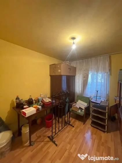 Apartament cu 4 camere decomandat, mobilat în Hotvon
