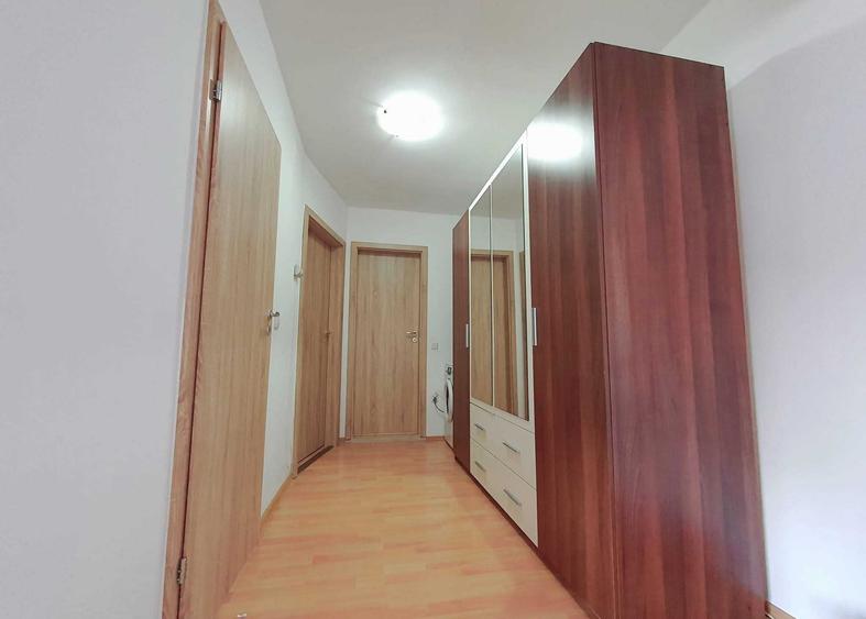 Apartament cu 2 camere decomandat în Poieni