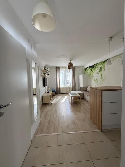 Apartament cu 2 camere semidecomandat, mobilat în P-ța Universității