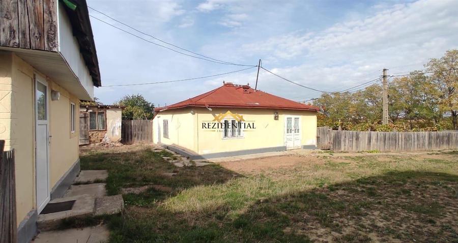 Casă individuală cu 2 camere cu Teren 2638 Mp în Curtești