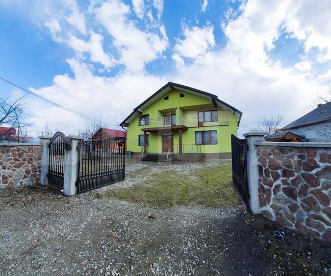 Casă individuală cu 5 camere cu Canalizare în Est