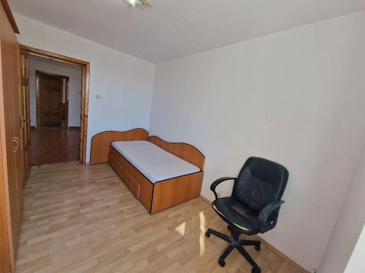 Apartament cu 3 camere decomandat în Exterior Vest