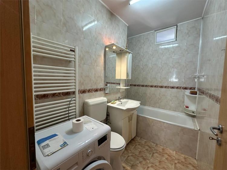 Apartament cu 3 camere semidecomandat în Luncă