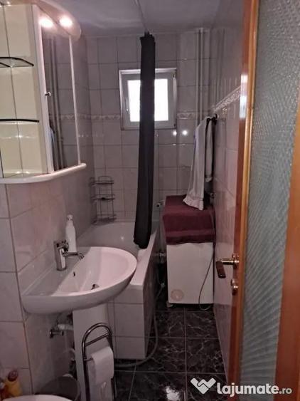 Apartament cu 3 camere semidecomandat în Tomis Nord