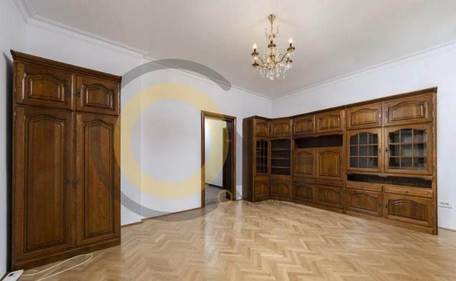 Apartament cu 5 camere decomandat, mobilat în Aviatorilor