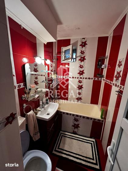 Apartament cu 2 camere semidecomandat, mobilat în Central