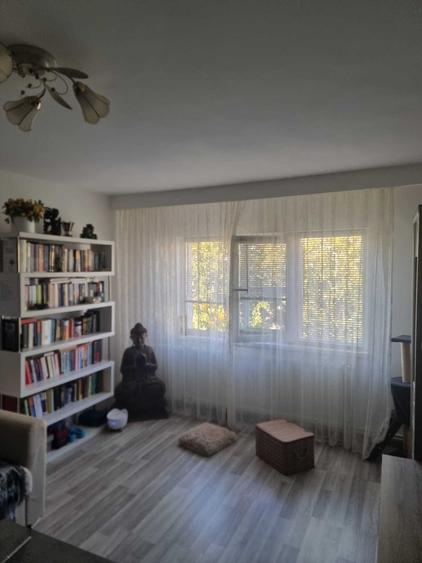 Apartament cu 3 camere decomandat în Trivale