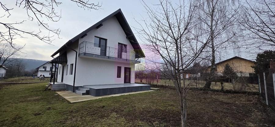 Vila de vanzare cu 4 camere in Brebu - 2