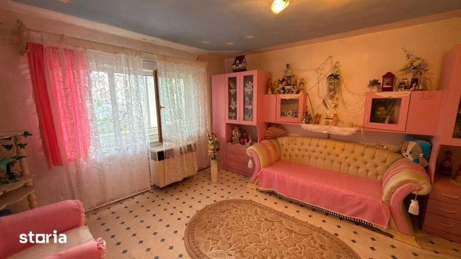 Apartament cu 3 camere în Micro 16