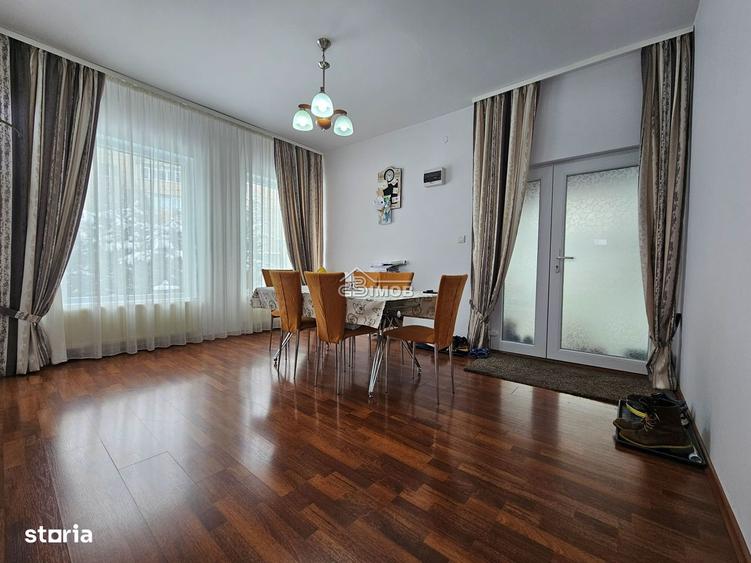 Casă cu 5 camere cu Canalizare în Micro 2