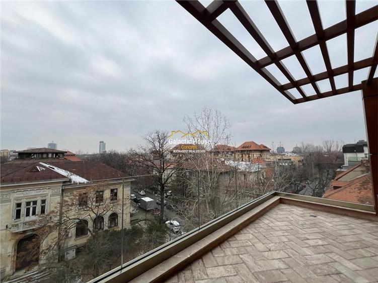 Apartament cu 3 camere decomandat în Dorobanți