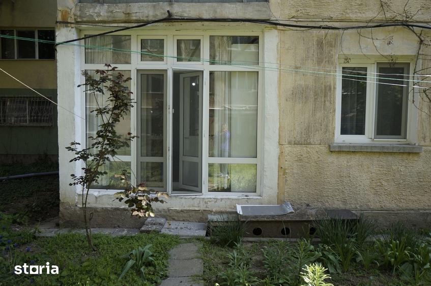 Apartament cu 3 camere semidecomandat în Girocului