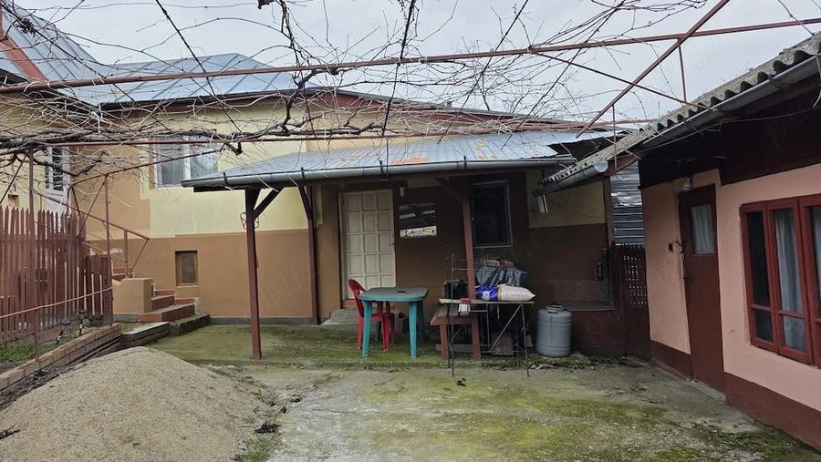 Casă cu 4 camere cu Teren 506 Mp în Călugăreni