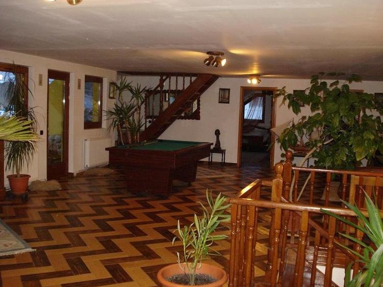 Casă individuală cu 9 camere cu Piscina în Central