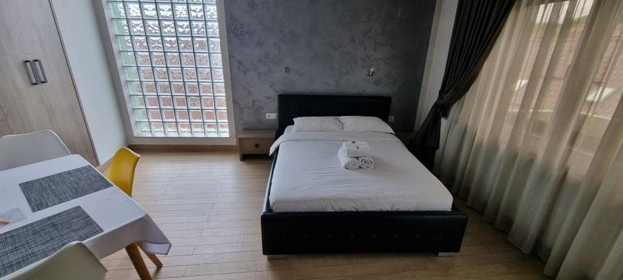 Garsonieră decomandată în Central