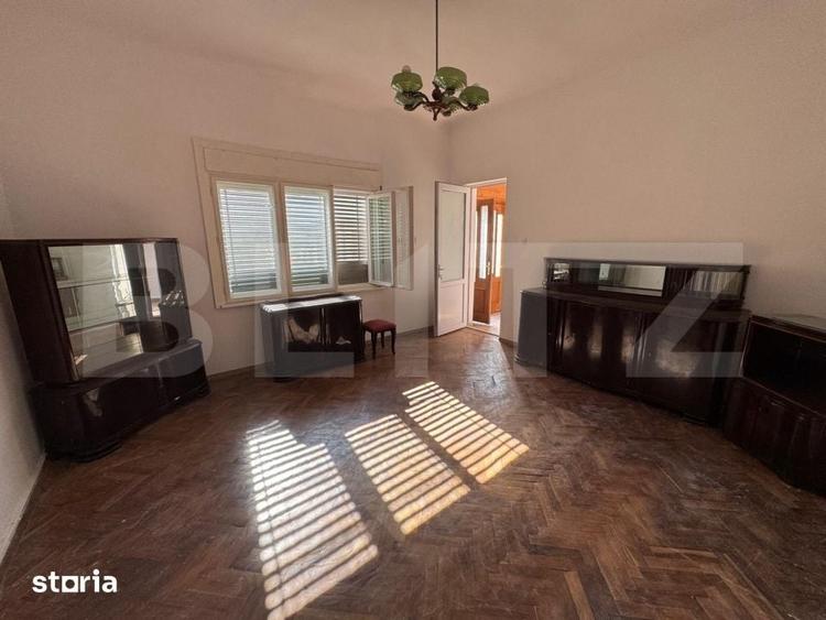 Casă cu 6 camere cu Teren 700 Mp în 700