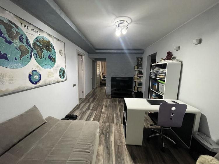 Apartament cu 4 camere decomandat în Central