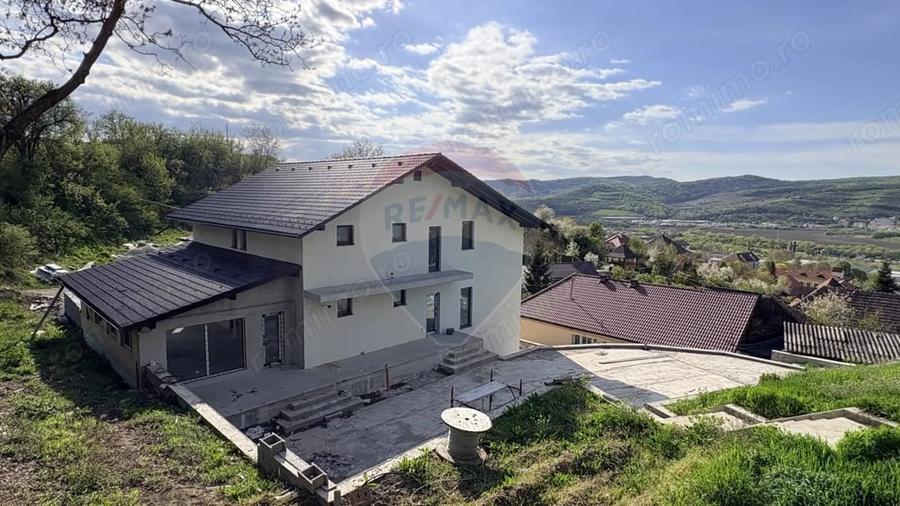 Casă cu 2 camere cu Teren 822 Mp în Central