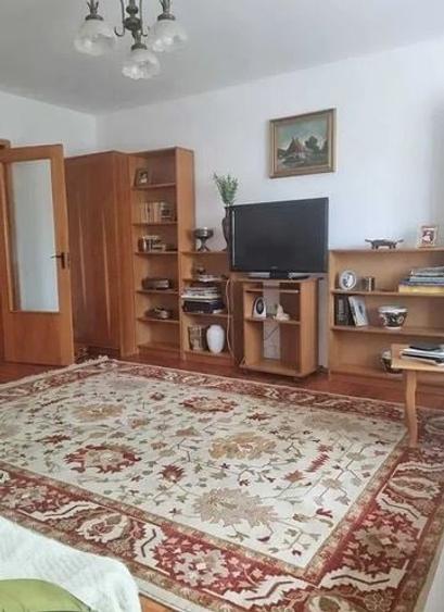 Apartament cu 3 camere decomandat în Calea Călărașilor
