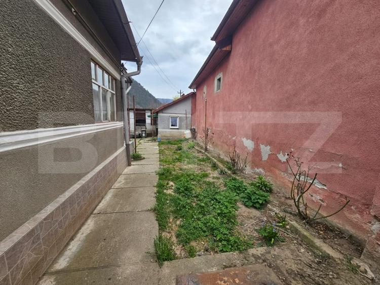 Casă individuală cu 4 camere cu Canalizare în Cugir