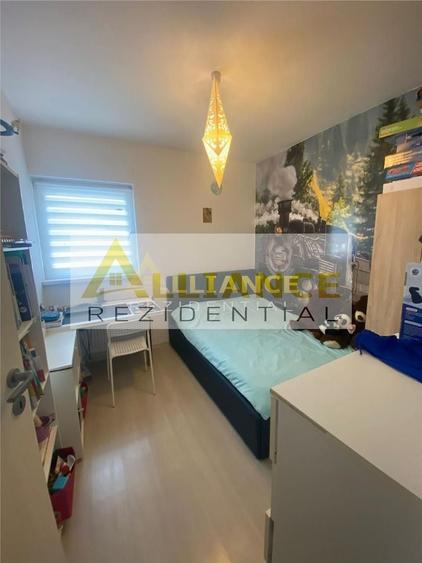 Apartament cu 3 camere decomandat în Berceni