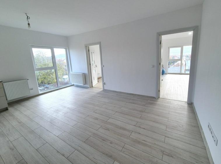 Apartament cu 3 camere, mobilat în Florești — fotografia 2