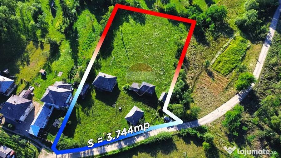 Casă cu 3 camere cu Teren 3744 Mp în Rozavlea