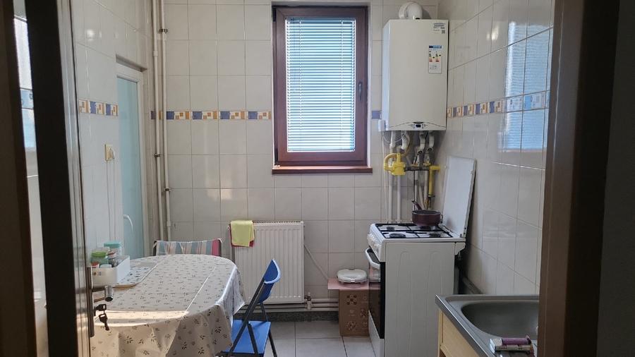 Apartament cu 2 camere decomandat în Titan